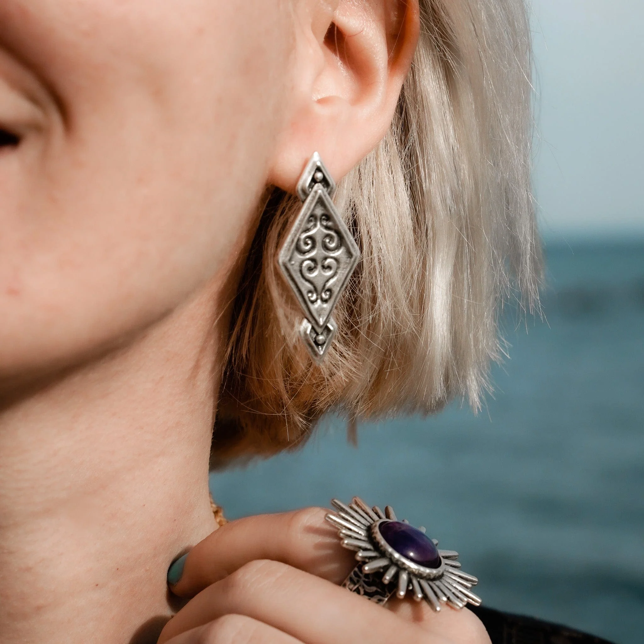 Content Earrings - Image 4