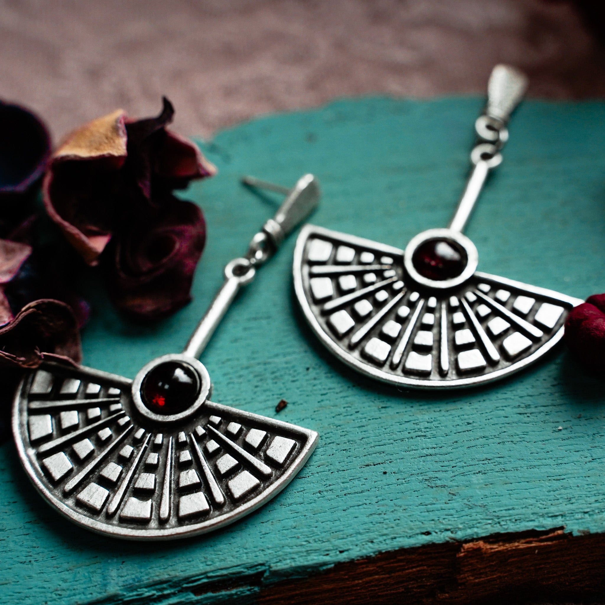 Flapper Fan Earrings - Image 3