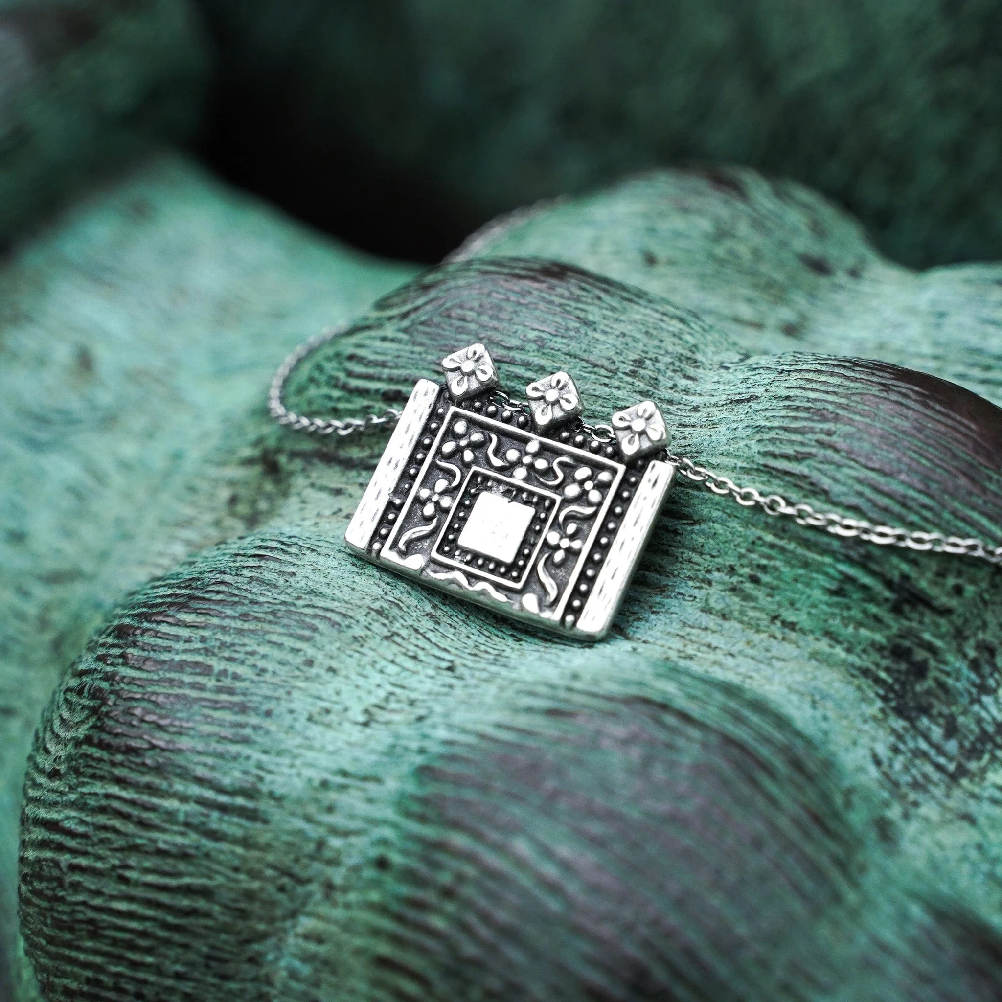 Oldschool Era Necklace - Image 3