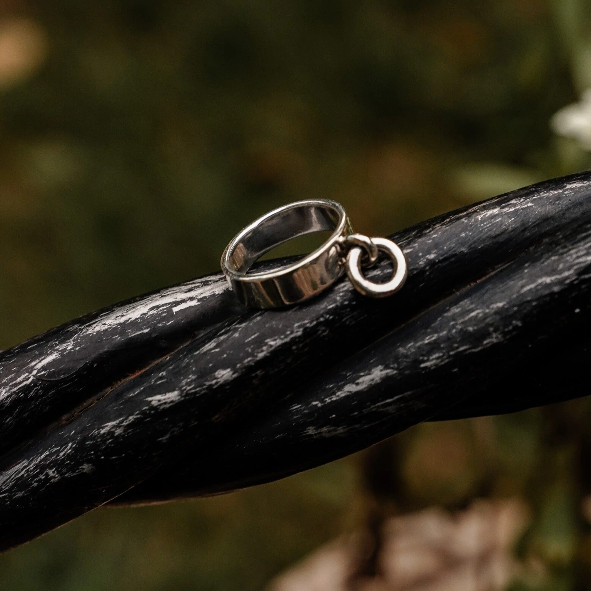 Quiet Loop Ring - Image 4