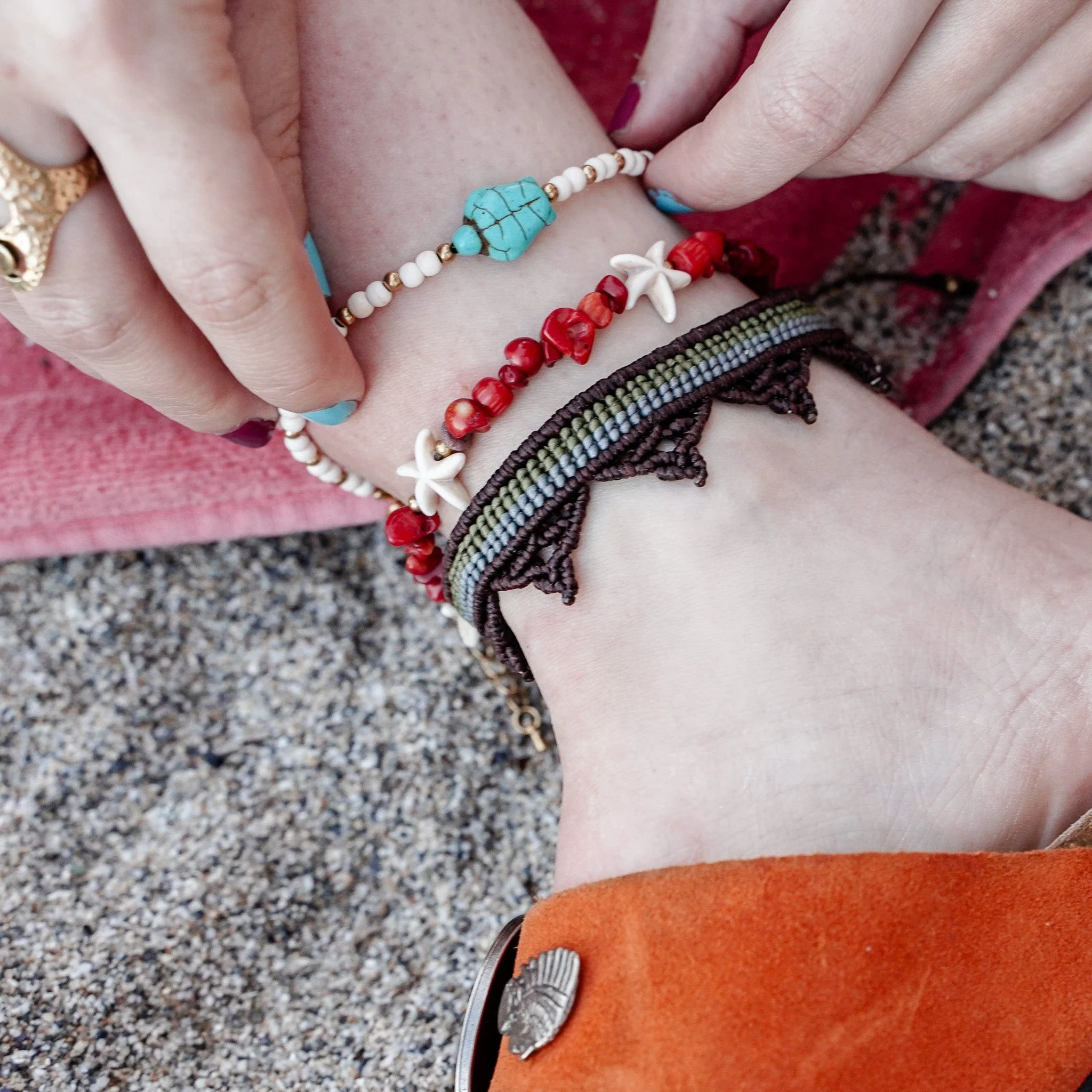 Turtle Hugs Anklet - Image 4